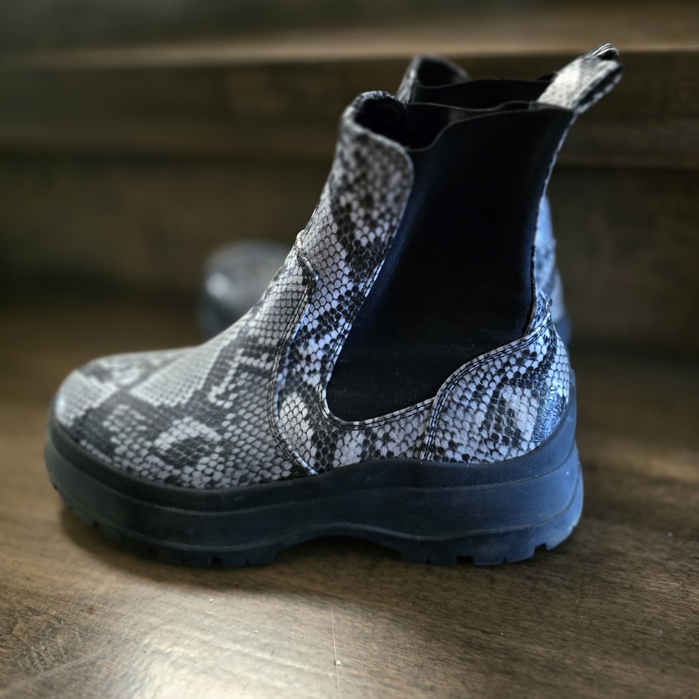 Noize Black and Gray Snake Print Winter Boots